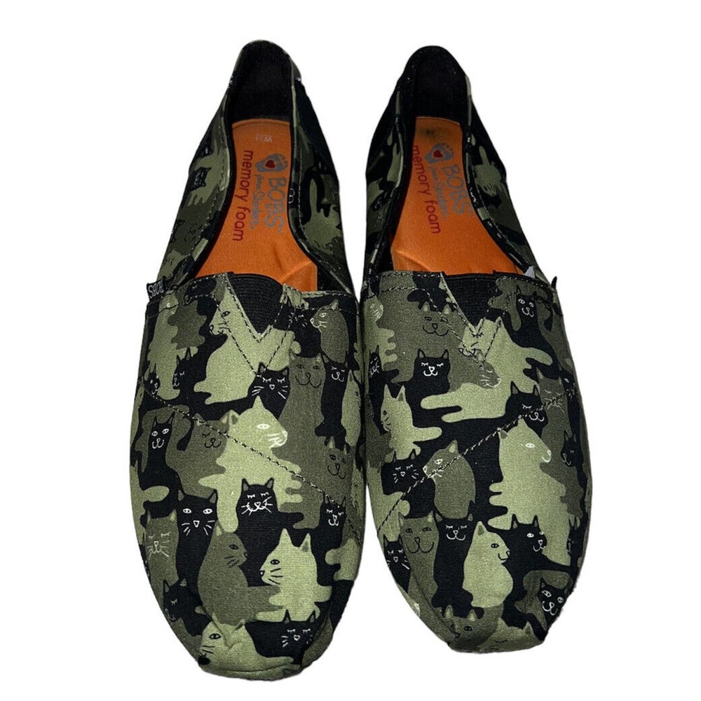 Women’s Skechers Bobs Camo Cat Canvas Flats Size 11